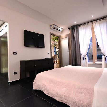 Suite Mimosa Con Piscina - Affitti Brevi Italia Sirmione Exteriér fotografie