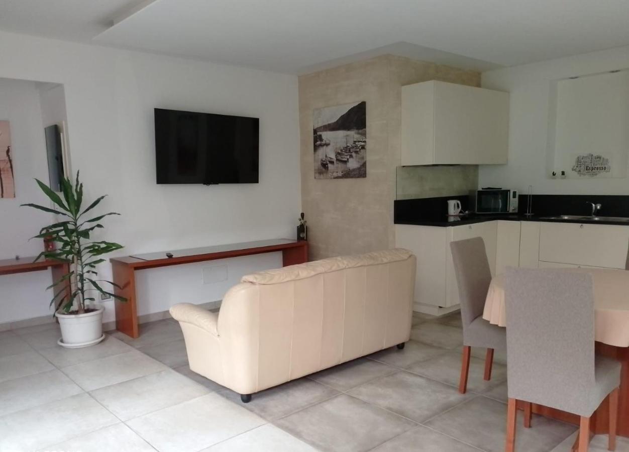 Suite Mimosa Con Piscina - Affitti Brevi Italia Sirmione Exteriér fotografie